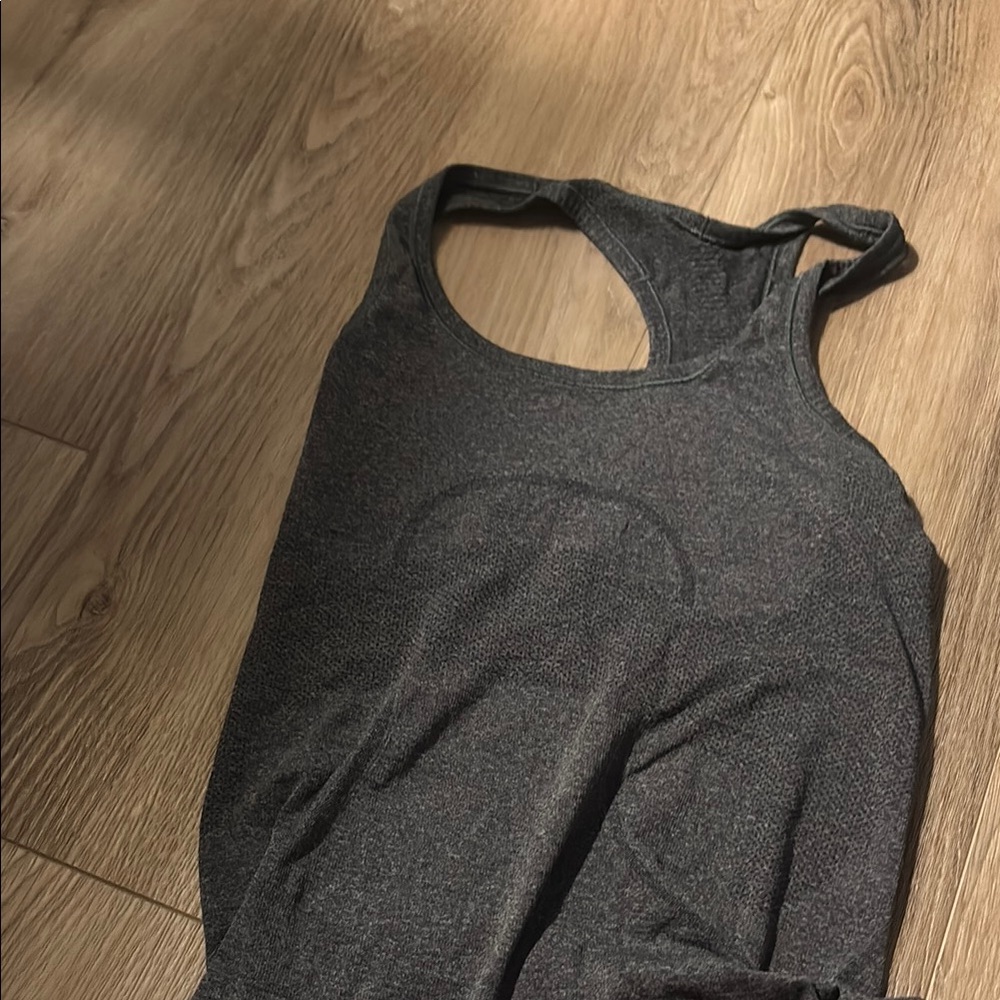 Lululemon Women’s grey Tan Top